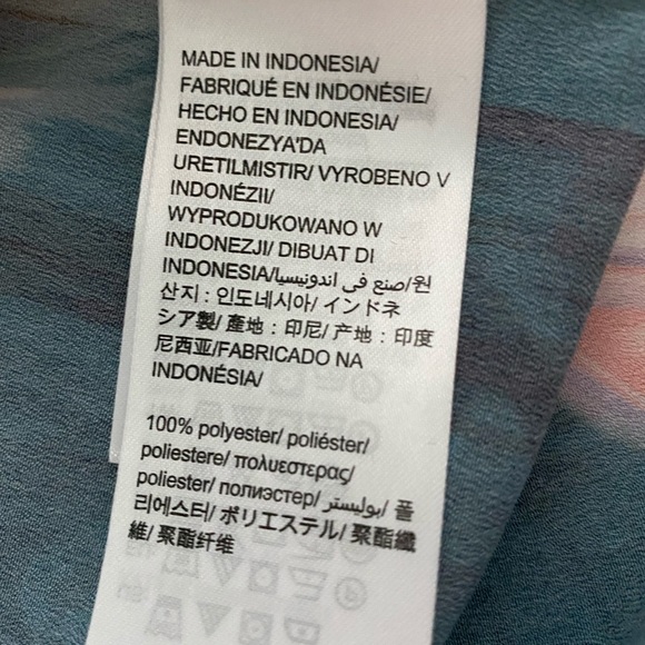 *SOLD* Calvin Klein Blouse - XS - Picture 3 of 3